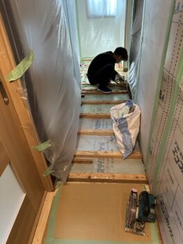 床材選びで迷ったら、無垢材一択