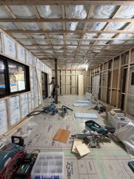 まるで魔法瓶!壁と天井の断熱工事