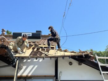 屋根下地を新しく交換します