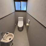 【1日リフォーム・トイレ編】安芸高田市 K様邸｜TOTO「ZJ1」+クロス貼替えで予算重視リフォーム